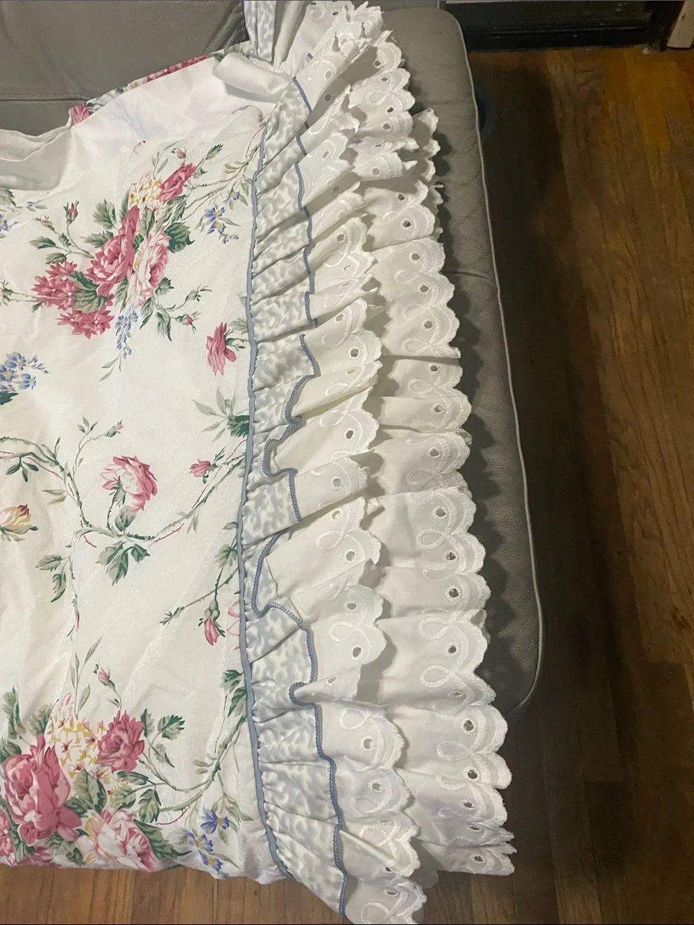 Vintage Waverly Floral Rose Print Valance approximately 150 by 48 inches